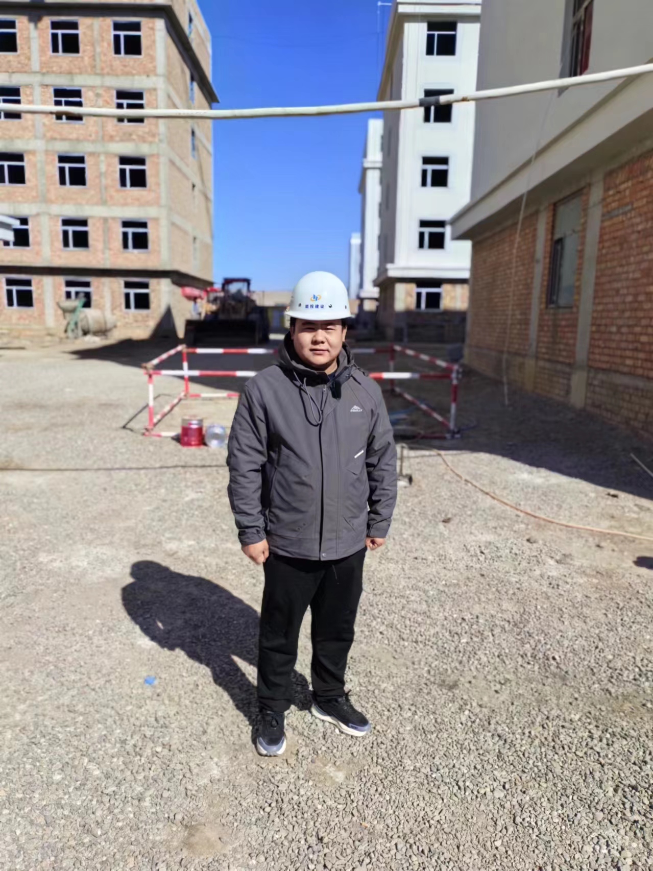 1729665626710311.jpg 集團先進工作者——張榮.jpg